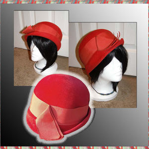 Vintage Strawbridge & Clothier Wool Cloche Hat